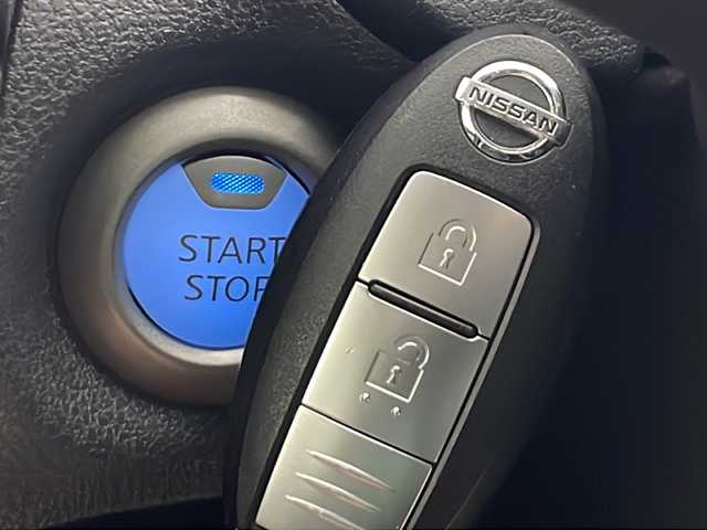 日産 ノート e－パワー X FOUR 秋田県 2019(令1)年 1.3万km ダークメタルグレー ４WD/純正ナビ【AM/FM/BT/CD】 /フルセグTV /バックカメラ /ETC /横滑り防止装置　/衝突被害軽減システム　/クリアランスソナー /ライトレベライザー /レーンキープアシスト　/純正AW /純正フロアマット　/コーナーセンサー /ステアリングリモコン/プッシュスタート /DRIVE MODE/オートエアコン /オートライト/ウィンカーミラー /サイドバイザー /保証書/取扱説明書