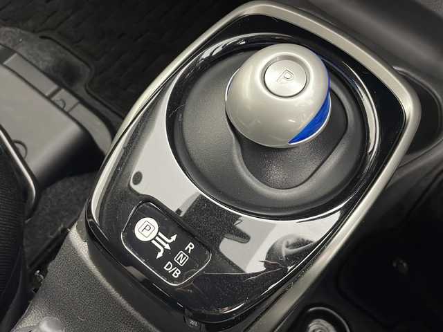 日産 ノート e－パワー X FOUR 秋田県 2019(令1)年 1.3万km ダークメタルグレー ４WD/純正ナビ【AM/FM/BT/CD】 /フルセグTV /バックカメラ /ETC /横滑り防止装置　/衝突被害軽減システム　/クリアランスソナー /ライトレベライザー /レーンキープアシスト　/純正AW /純正フロアマット　/コーナーセンサー /ステアリングリモコン/プッシュスタート /DRIVE MODE/オートエアコン /オートライト/ウィンカーミラー /サイドバイザー /保証書/取扱説明書