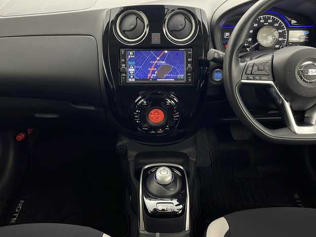 日産 ノート e－パワー X FOUR 秋田県 2019(令1)年 1.3万km ダークメタルグレー ４WD/純正ナビ【AM/FM/BT/CD】 /フルセグTV /バックカメラ /ETC /横滑り防止装置　/衝突被害軽減システム　/クリアランスソナー /ライトレベライザー /レーンキープアシスト　/純正AW /純正フロアマット　/コーナーセンサー /ステアリングリモコン/プッシュスタート /DRIVE MODE/オートエアコン /オートライト/ウィンカーミラー /サイドバイザー /保証書/取扱説明書