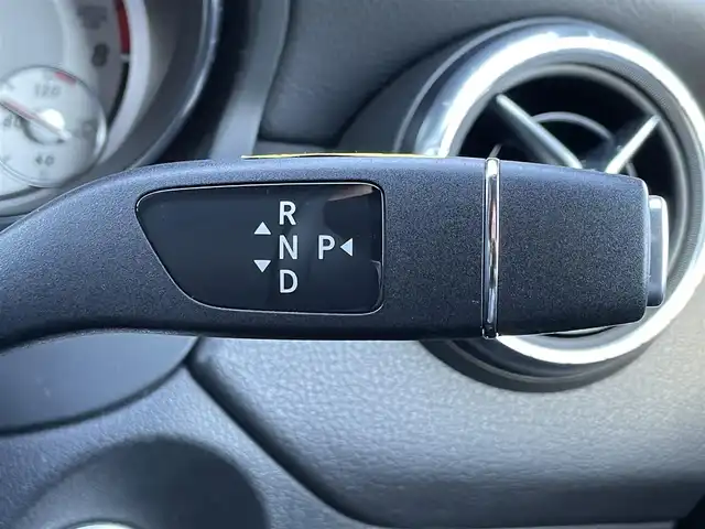 メルセデス・ベンツ ＣＬＡ１８０ 静岡県 2015(平27)年 6.7万km コスモスブラック レーダーセーフティーパッケージ/・ブラインドスポットアシスト/・ディストロニックプラス/・レーンキーピングアシスト/・PRE-SAFE/ベーシックパッケージ/・キセノンヘッドライト/・LEDウィンカー/・パーキングアシスト/・プライバシーガラス/・前席シートヒーター/・クライメートコントロール/・トランクスルー機能/・キーレスゴー/・コンビニエンスオープニングクロージング機能/COMANDナビ/(Bluetooth/CD/USB/フルセグ)/ACC/ESC/バックカメラ/純正フロアマット/ヒマラヤグレーペイント18インチ5ツインスポークアルミホイール/ETC