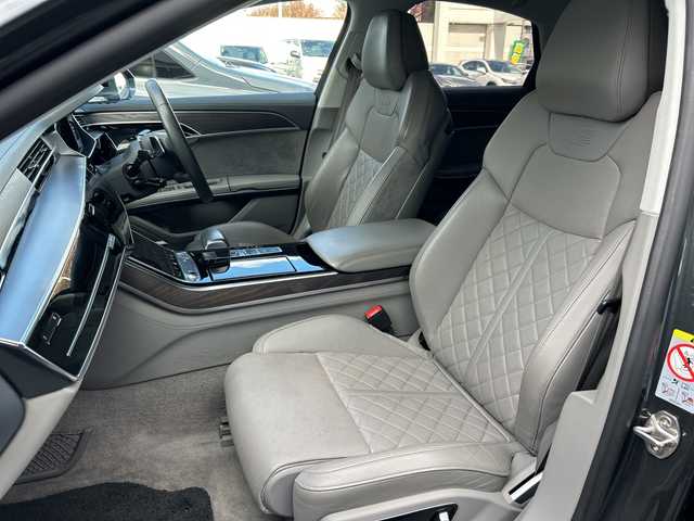 アウディ Ａ８ 60TFSIクワトロ 東京都 2018(平30)年 12.2万km デイトナグレーパールエフェクト AUDIプレセンス/AUDIアクティブレーンアシスト/アダプティブクルーズコントロール/純正ナビ/フルセグTV/BT/USB/BANG＆OLUFSEN/全方位カメラ ETC2.0/サンルーフ レザーシート/前席シートヒーター/前席エアシート/前席パワーシート/LEDライト/オートライト/スマートキー×2/パドルシフト付革巻きハンドル/前ドライブレコーダー/前後コーナーセンサー/MMI タッチレスポンス/純正20インチアルミ