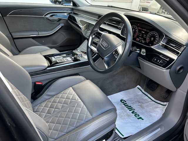 アウディ Ａ８ 60TFSIクワトロ 東京都 2018(平30)年 12.2万km デイトナグレーパールエフェクト AUDIプレセンス/AUDIアクティブレーンアシスト/アダプティブクルーズコントロール/純正ナビ/フルセグTV/BT/USB/BANG＆OLUFSEN/全方位カメラ ETC2.0/サンルーフ レザーシート/前席シートヒーター/前席エアシート/前席パワーシート/LEDライト/オートライト/スマートキー×2/パドルシフト付革巻きハンドル/前ドライブレコーダー/前後コーナーセンサー/MMI タッチレスポンス/純正20インチアルミ