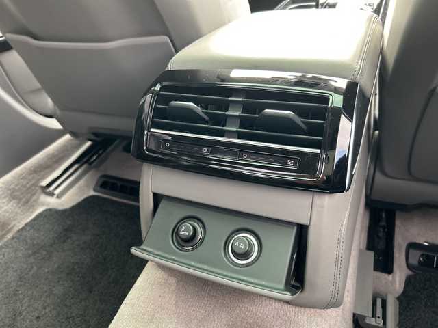 アウディ Ａ８ 60TFSIクワトロ 東京都 2018(平30)年 12.2万km デイトナグレーパールエフェクト AUDIプレセンス/AUDIアクティブレーンアシスト/アダプティブクルーズコントロール/純正ナビ/フルセグTV/BT/USB/BANG＆OLUFSEN/全方位カメラ ETC2.0/サンルーフ レザーシート/前席シートヒーター/前席エアシート/前席パワーシート/LEDライト/オートライト/スマートキー×2/パドルシフト付革巻きハンドル/前ドライブレコーダー/前後コーナーセンサー/MMI タッチレスポンス/純正20インチアルミ