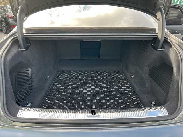 アウディ Ａ８ 60TFSIクワトロ 東京都 2018(平30)年 12.2万km デイトナグレーパールエフェクト AUDIプレセンス/AUDIアクティブレーンアシスト/アダプティブクルーズコントロール/純正ナビ/フルセグTV/BT/USB/BANG＆OLUFSEN/全方位カメラ ETC2.0/サンルーフ レザーシート/前席シートヒーター/前席エアシート/前席パワーシート/LEDライト/オートライト/スマートキー×2/パドルシフト付革巻きハンドル/前ドライブレコーダー/前後コーナーセンサー/MMI タッチレスポンス/純正20インチアルミ