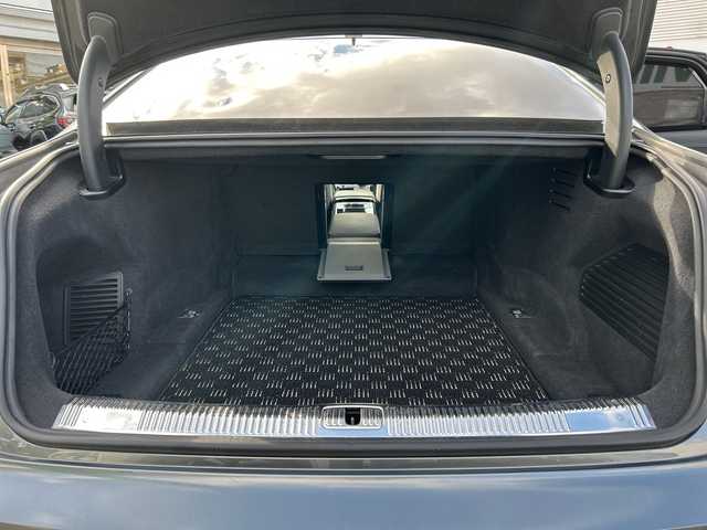 アウディ Ａ８ 60TFSIクワトロ 東京都 2018(平30)年 12.2万km デイトナグレーパールエフェクト AUDIプレセンス/AUDIアクティブレーンアシスト/アダプティブクルーズコントロール/純正ナビ/フルセグTV/BT/USB/BANG＆OLUFSEN/全方位カメラ ETC2.0/サンルーフ レザーシート/前席シートヒーター/前席エアシート/前席パワーシート/LEDライト/オートライト/スマートキー×2/パドルシフト付革巻きハンドル/前ドライブレコーダー/前後コーナーセンサー/MMI タッチレスポンス/純正20インチアルミ