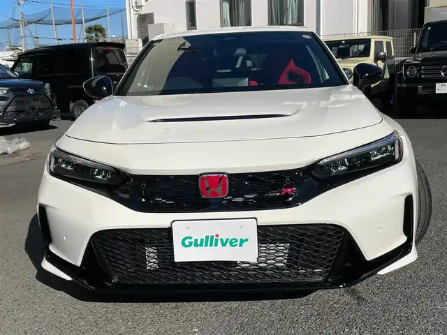 ホンダ シビック タイプR 神奈川県 2025(令7)年 0.1千km チャンピオンシップホワイト ワンオーナー/純正メモリーナビ・地デジTV/バックモニター/ビルトインETC2.0/純正USB/BT再生/純正19インチAW/ブレンボブレーキ/LEDヘッドライト/ホンダセンシング/レーダークルーズコントロール/PCS/LKA/BSM/標識検知/コーナーセンサー/プッシュスタート/スマートキー×2/純正フロアマット/保証書・取説あり