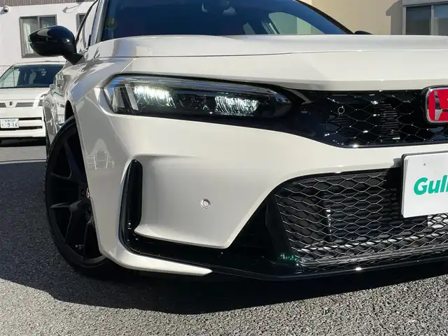ホンダ シビック タイプR 神奈川県 2025(令7)年 0.1千km チャンピオンシップホワイト ワンオーナー/純正メモリーナビ・地デジTV/バックモニター/ビルトインETC2.0/純正USB/BT再生/純正19インチAW/ブレンボブレーキ/LEDヘッドライト/ホンダセンシング/レーダークルーズコントロール/PCS/LKA/BSM/標識検知/コーナーセンサー/プッシュスタート/スマートキー×2/純正フロアマット/保証書・取説あり