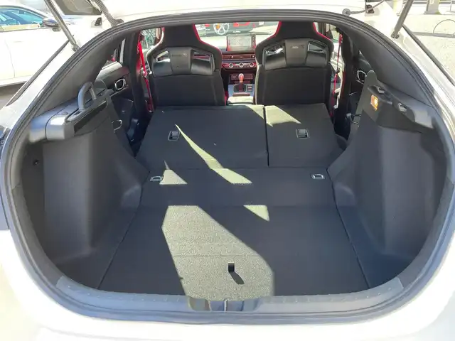 ホンダ シビック タイプR 神奈川県 2025(令7)年 0.1千km チャンピオンシップホワイト ワンオーナー/純正メモリーナビ・地デジTV/バックモニター/ビルトインETC2.0/純正USB/BT再生/純正19インチAW/ブレンボブレーキ/LEDヘッドライト/ホンダセンシング/レーダークルーズコントロール/PCS/LKA/BSM/標識検知/コーナーセンサー/プッシュスタート/スマートキー×2/純正フロアマット/保証書・取説あり