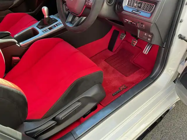 ホンダ シビック タイプR 神奈川県 2025(令7)年 0.1千km チャンピオンシップホワイト ワンオーナー/純正メモリーナビ・地デジTV/バックモニター/ビルトインETC2.0/純正USB/BT再生/純正19インチAW/ブレンボブレーキ/LEDヘッドライト/ホンダセンシング/レーダークルーズコントロール/PCS/LKA/BSM/標識検知/コーナーセンサー/プッシュスタート/スマートキー×2/純正フロアマット/保証書・取説あり