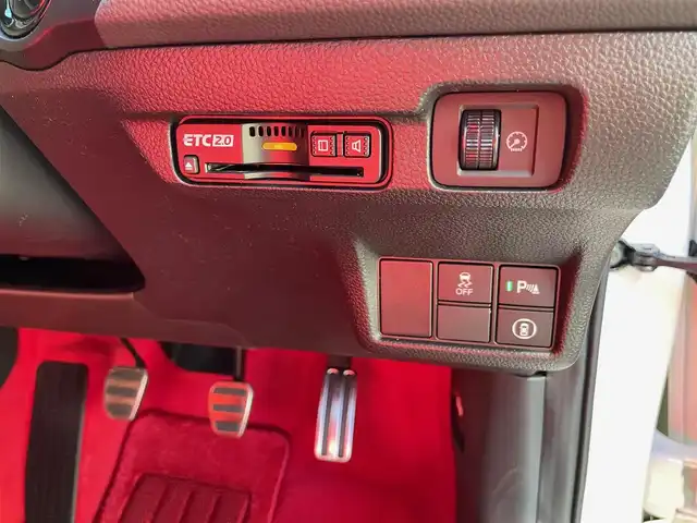 ホンダ シビック タイプR 神奈川県 2025(令7)年 0.1千km チャンピオンシップホワイト ワンオーナー/純正メモリーナビ・地デジTV/バックモニター/ビルトインETC2.0/純正USB/BT再生/純正19インチAW/ブレンボブレーキ/LEDヘッドライト/ホンダセンシング/レーダークルーズコントロール/PCS/LKA/BSM/標識検知/コーナーセンサー/プッシュスタート/スマートキー×2/純正フロアマット/保証書・取説あり