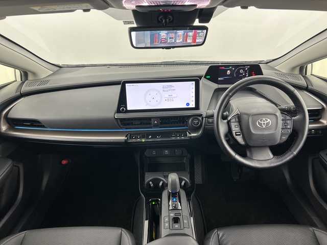 トヨタ プリウス Z 愛知県 2023(令5)年 3.9万km プラチナホワイトパールマイカ 禁煙車/純正12.3インチナビ/（AM/FM/Bluetooth/USB/フルセグTV/HDMI)/全方位カメラ/ワイヤレス充電/AC100V電源/トヨタセーフティセンス/・プリクラッシュセーフティ/・レーントレーシングアシスト/・レーンディパーチャーアラート/・ブラインドスポットモニター/・パーキングセンサー/・フロントクロストラフィックアラート/・リアクロストラフィックアラート/・レーンチェンジアシスト/・オートマチックハイビーム/・レーダークルーズコントロール/・ロードサインアシスト/パーキングアシスト/デジタルインナーミラー/ETC2.0/前後ドライブレコーダー（ナビ内蔵）/前席シートヒーター/前席シートベンチレーション/パワーシート/メモリシート/ステアリングヒーター/パワーバックドア/スマートキー/プッシュスタート/LEDヘッドライト/フロントフォグランプ/オートライト/フロアマット/横滑り防止装置/電子パーキングブレーキ/オートホールド/電動格納ミラー/ステアリングスイッチ