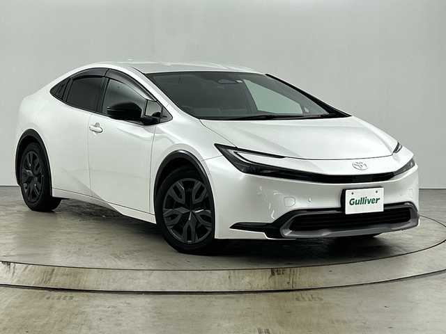トヨタ プリウス Z 愛知県 2023(令5)年 3.9万km プラチナホワイトパールマイカ 禁煙車/純正12.3インチナビ/（AM/FM/Bluetooth/USB/フルセグTV/HDMI)/全方位カメラ/ワイヤレス充電/AC100V電源/トヨタセーフティセンス/・プリクラッシュセーフティ/・レーントレーシングアシスト/・レーンディパーチャーアラート/・ブラインドスポットモニター/・パーキングセンサー/・フロントクロストラフィックアラート/・リアクロストラフィックアラート/・レーンチェンジアシスト/・オートマチックハイビーム/・レーダークルーズコントロール/・ロードサインアシスト/パーキングアシスト/デジタルインナーミラー/ETC2.0/前後ドライブレコーダー（ナビ内蔵）/前席シートヒーター/前席シートベンチレーション/パワーシート/メモリシート/ステアリングヒーター/パワーバックドア/スマートキー/プッシュスタート/LEDヘッドライト/フロントフォグランプ/オートライト/フロアマット/横滑り防止装置/電子パーキングブレーキ/オートホールド/電動格納ミラー/ステアリングスイッチ