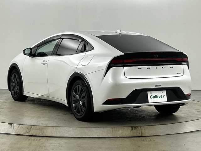 トヨタ プリウス Z 愛知県 2023(令5)年 3.9万km プラチナホワイトパールマイカ 禁煙車/純正12.3インチナビ/（AM/FM/Bluetooth/USB/フルセグTV/HDMI)/全方位カメラ/ワイヤレス充電/AC100V電源/トヨタセーフティセンス/・プリクラッシュセーフティ/・レーントレーシングアシスト/・レーンディパーチャーアラート/・ブラインドスポットモニター/・パーキングセンサー/・フロントクロストラフィックアラート/・リアクロストラフィックアラート/・レーンチェンジアシスト/・オートマチックハイビーム/・レーダークルーズコントロール/・ロードサインアシスト/パーキングアシスト/デジタルインナーミラー/ETC2.0/前後ドライブレコーダー（ナビ内蔵）/前席シートヒーター/前席シートベンチレーション/パワーシート/メモリシート/ステアリングヒーター/パワーバックドア/スマートキー/プッシュスタート/LEDヘッドライト/フロントフォグランプ/オートライト/フロアマット/横滑り防止装置/電子パーキングブレーキ/オートホールド/電動格納ミラー/ステアリングスイッチ