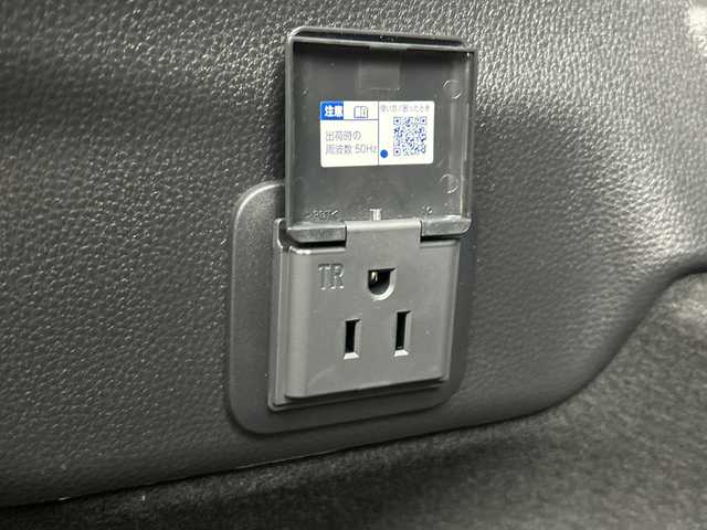 トヨタ プリウス Z 愛知県 2023(令5)年 3.9万km プラチナホワイトパールマイカ 禁煙車/純正12.3インチナビ/（AM/FM/Bluetooth/USB/フルセグTV/HDMI)/全方位カメラ/ワイヤレス充電/AC100V電源/トヨタセーフティセンス/・プリクラッシュセーフティ/・レーントレーシングアシスト/・レーンディパーチャーアラート/・ブラインドスポットモニター/・パーキングセンサー/・フロントクロストラフィックアラート/・リアクロストラフィックアラート/・レーンチェンジアシスト/・オートマチックハイビーム/・レーダークルーズコントロール/・ロードサインアシスト/パーキングアシスト/デジタルインナーミラー/ETC2.0/前後ドライブレコーダー（ナビ内蔵）/前席シートヒーター/前席シートベンチレーション/パワーシート/メモリシート/ステアリングヒーター/パワーバックドア/スマートキー/プッシュスタート/LEDヘッドライト/フロントフォグランプ/オートライト/フロアマット/横滑り防止装置/電子パーキングブレーキ/オートホールド/電動格納ミラー/ステアリングスイッチ