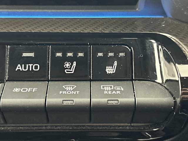 トヨタ プリウス Z 愛知県 2023(令5)年 3.9万km プラチナホワイトパールマイカ 禁煙車/純正12.3インチナビ/（AM/FM/Bluetooth/USB/フルセグTV/HDMI)/全方位カメラ/ワイヤレス充電/AC100V電源/トヨタセーフティセンス/・プリクラッシュセーフティ/・レーントレーシングアシスト/・レーンディパーチャーアラート/・ブラインドスポットモニター/・パーキングセンサー/・フロントクロストラフィックアラート/・リアクロストラフィックアラート/・レーンチェンジアシスト/・オートマチックハイビーム/・レーダークルーズコントロール/・ロードサインアシスト/パーキングアシスト/デジタルインナーミラー/ETC2.0/前後ドライブレコーダー（ナビ内蔵）/前席シートヒーター/前席シートベンチレーション/パワーシート/メモリシート/ステアリングヒーター/パワーバックドア/スマートキー/プッシュスタート/LEDヘッドライト/フロントフォグランプ/オートライト/フロアマット/横滑り防止装置/電子パーキングブレーキ/オートホールド/電動格納ミラー/ステアリングスイッチ