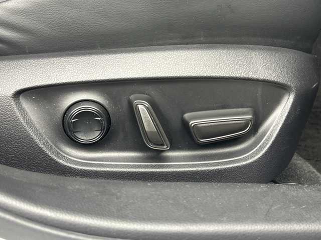 トヨタ プリウス Z 愛知県 2023(令5)年 3.9万km プラチナホワイトパールマイカ 禁煙車/純正12.3インチナビ/（AM/FM/Bluetooth/USB/フルセグTV/HDMI)/全方位カメラ/ワイヤレス充電/AC100V電源/トヨタセーフティセンス/・プリクラッシュセーフティ/・レーントレーシングアシスト/・レーンディパーチャーアラート/・ブラインドスポットモニター/・パーキングセンサー/・フロントクロストラフィックアラート/・リアクロストラフィックアラート/・レーンチェンジアシスト/・オートマチックハイビーム/・レーダークルーズコントロール/・ロードサインアシスト/パーキングアシスト/デジタルインナーミラー/ETC2.0/前後ドライブレコーダー（ナビ内蔵）/前席シートヒーター/前席シートベンチレーション/パワーシート/メモリシート/ステアリングヒーター/パワーバックドア/スマートキー/プッシュスタート/LEDヘッドライト/フロントフォグランプ/オートライト/フロアマット/横滑り防止装置/電子パーキングブレーキ/オートホールド/電動格納ミラー/ステアリングスイッチ