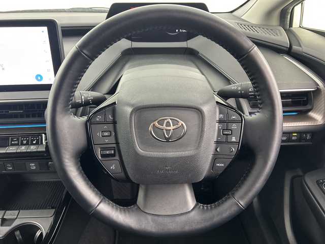 トヨタ プリウス Z 愛知県 2023(令5)年 3.9万km プラチナホワイトパールマイカ 禁煙車/純正12.3インチナビ/（AM/FM/Bluetooth/USB/フルセグTV/HDMI)/全方位カメラ/ワイヤレス充電/AC100V電源/トヨタセーフティセンス/・プリクラッシュセーフティ/・レーントレーシングアシスト/・レーンディパーチャーアラート/・ブラインドスポットモニター/・パーキングセンサー/・フロントクロストラフィックアラート/・リアクロストラフィックアラート/・レーンチェンジアシスト/・オートマチックハイビーム/・レーダークルーズコントロール/・ロードサインアシスト/パーキングアシスト/デジタルインナーミラー/ETC2.0/前後ドライブレコーダー（ナビ内蔵）/前席シートヒーター/前席シートベンチレーション/パワーシート/メモリシート/ステアリングヒーター/パワーバックドア/スマートキー/プッシュスタート/LEDヘッドライト/フロントフォグランプ/オートライト/フロアマット/横滑り防止装置/電子パーキングブレーキ/オートホールド/電動格納ミラー/ステアリングスイッチ