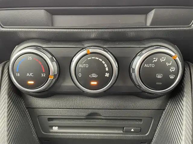 マツダ ＣＸ－３ XD 富山県 2017(平29)年 4.3万km ソウルレッドプレミアムメタリック 純正ナビ（AM/FM/DVD/BT/ワンセグ）/バックカメラ/ETC/衝突被害軽減システム/横滑り防止装置/アイドリングストップ/オートLEDライト/純正アルミホイール/純正フロアマット/革巻きステアリング/ステアリングスイッチ/スマートキー/スペアキー
