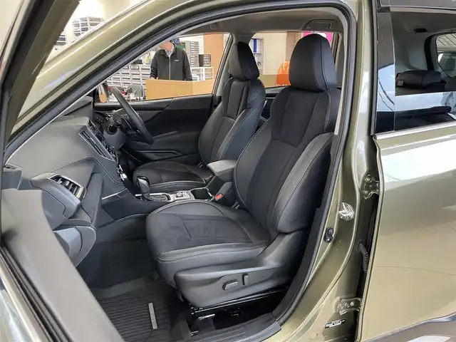スバル フォレスター スポーツ 東京都 2023(令5)年 0.5万km Ｄグリーン ワンオーナー/純正8インチナビ/（NR-MZ300-BIN-F-5）/（CD/DVD/フルセグ/Bluetooth/AppleCarPlay/SD/USB）/バック&サイド&フロントカメラ/ハーフレザー/前後シートヒーター/パワーシート前席/・運転席メモリー機能付き/プリクラッシュセーフティ/レーダークルーズコントロール/BSM/LKA/SRVD/デジタルインナーミラー/スマートキー/プッシュスタート/オートライト/LEDライト/前後フォグランプ/ETC/純正ラバーマット/ドライブレコーダー/ISOFIX/パドルシフト/革巻きステアリング/ステアリングヒーター/パワーバックドア/ルーフレール/プライバシーガラス/スペアタイヤ/AVH/SRH/アイドリングストップ/電動格納ウィンカーミラー/ドアハンドルプロテクター/ルーフレール/スペアタイヤ/純正18インチアルミホイール/W+サイドSRS&ABS/横滑り防止装置/取扱説明書/新車時保証書/ディーラー記録簿/（R5.12/R6.12）