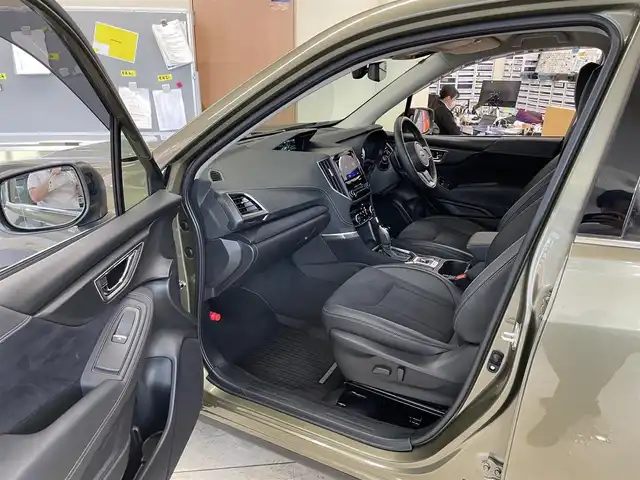 スバル フォレスター スポーツ 東京都 2023(令5)年 0.5万km Ｄグリーン ワンオーナー/純正8インチナビ/（NR-MZ300-BIN-F-5）/（CD/DVD/フルセグ/Bluetooth/AppleCarPlay/SD/USB）/バック&サイド&フロントカメラ/ハーフレザー/前後シートヒーター/パワーシート前席/・運転席メモリー機能付き/プリクラッシュセーフティ/レーダークルーズコントロール/BSM/LKA/SRVD/デジタルインナーミラー/スマートキー/プッシュスタート/オートライト/LEDライト/前後フォグランプ/ETC/純正ラバーマット/ドライブレコーダー/ISOFIX/パドルシフト/革巻きステアリング/ステアリングヒーター/パワーバックドア/ルーフレール/プライバシーガラス/スペアタイヤ/AVH/SRH/アイドリングストップ/電動格納ウィンカーミラー/ドアハンドルプロテクター/ルーフレール/スペアタイヤ/純正18インチアルミホイール/W+サイドSRS&ABS/横滑り防止装置/取扱説明書/新車時保証書/ディーラー記録簿/（R5.12/R6.12）