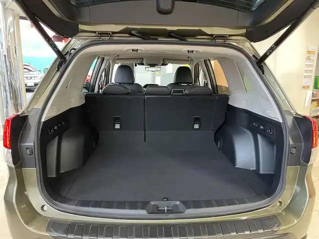 スバル フォレスター スポーツ 東京都 2023(令5)年 0.5万km Ｄグリーン ワンオーナー/純正8インチナビ/（NR-MZ300-BIN-F-5）/（CD/DVD/フルセグ/Bluetooth/AppleCarPlay/SD/USB）/バック&サイド&フロントカメラ/ハーフレザー/前後シートヒーター/パワーシート前席/・運転席メモリー機能付き/プリクラッシュセーフティ/レーダークルーズコントロール/BSM/LKA/SRVD/デジタルインナーミラー/スマートキー/プッシュスタート/オートライト/LEDライト/前後フォグランプ/ETC/純正ラバーマット/ドライブレコーダー/ISOFIX/パドルシフト/革巻きステアリング/ステアリングヒーター/パワーバックドア/ルーフレール/プライバシーガラス/スペアタイヤ/AVH/SRH/アイドリングストップ/電動格納ウィンカーミラー/ドアハンドルプロテクター/ルーフレール/スペアタイヤ/純正18インチアルミホイール/W+サイドSRS&ABS/横滑り防止装置/取扱説明書/新車時保証書/ディーラー記録簿/（R5.12/R6.12）