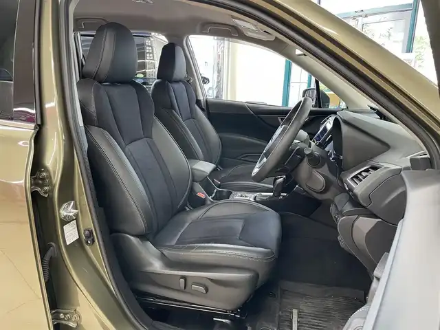 スバル フォレスター スポーツ 東京都 2023(令5)年 0.5万km Ｄグリーン ワンオーナー/純正8インチナビ/（NR-MZ300-BIN-F-5）/（CD/DVD/フルセグ/Bluetooth/AppleCarPlay/SD/USB）/バック&サイド&フロントカメラ/ハーフレザー/前後シートヒーター/パワーシート前席/・運転席メモリー機能付き/プリクラッシュセーフティ/レーダークルーズコントロール/BSM/LKA/SRVD/デジタルインナーミラー/スマートキー/プッシュスタート/オートライト/LEDライト/前後フォグランプ/ETC/純正ラバーマット/ドライブレコーダー/ISOFIX/パドルシフト/革巻きステアリング/ステアリングヒーター/パワーバックドア/ルーフレール/プライバシーガラス/スペアタイヤ/AVH/SRH/アイドリングストップ/電動格納ウィンカーミラー/ドアハンドルプロテクター/ルーフレール/スペアタイヤ/純正18インチアルミホイール/W+サイドSRS&ABS/横滑り防止装置/取扱説明書/新車時保証書/ディーラー記録簿/（R5.12/R6.12）
