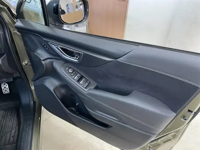 スバル フォレスター スポーツ 東京都 2023(令5)年 0.5万km Ｄグリーン ワンオーナー/純正8インチナビ/（NR-MZ300-BIN-F-5）/（CD/DVD/フルセグ/Bluetooth/AppleCarPlay/SD/USB）/バック&サイド&フロントカメラ/ハーフレザー/前後シートヒーター/パワーシート前席/・運転席メモリー機能付き/プリクラッシュセーフティ/レーダークルーズコントロール/BSM/LKA/SRVD/デジタルインナーミラー/スマートキー/プッシュスタート/オートライト/LEDライト/前後フォグランプ/ETC/純正ラバーマット/ドライブレコーダー/ISOFIX/パドルシフト/革巻きステアリング/ステアリングヒーター/パワーバックドア/ルーフレール/プライバシーガラス/スペアタイヤ/AVH/SRH/アイドリングストップ/電動格納ウィンカーミラー/ドアハンドルプロテクター/ルーフレール/スペアタイヤ/純正18インチアルミホイール/W+サイドSRS&ABS/横滑り防止装置/取扱説明書/新車時保証書/ディーラー記録簿/（R5.12/R6.12）