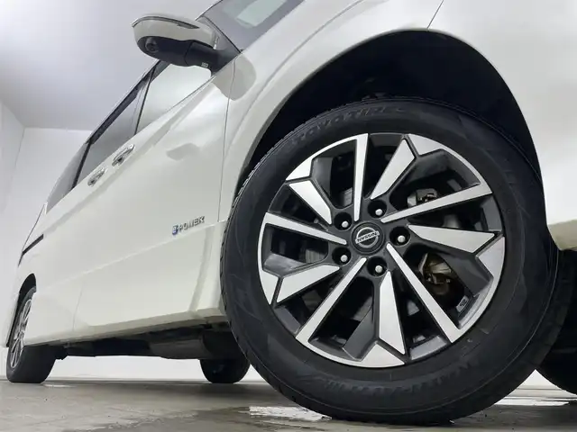 日産 セレナ e－パワー ハイウェイスター G 岡山県 2020(令2)年 3.8万km ブリリアントホワイトパール プロパイロット/１１インチフリップダウンモニター/純正１０インチナビ/（Bluetooth/フルセグTV/CD/DVD/Blu-ray）/合皮シート/エマージェンシーブレーキ/アラウンドビューモニター/デジタルインナーミラー/ビルトインＥＴＣ/ＬＥＤヘッドライト/オートハイビーム/ブラインドスポットモニター/ドライブレコーダー（前）/シートヒーター/ステアリングヒーター/オートホールド/両側パワースライドドア/取扱説明書