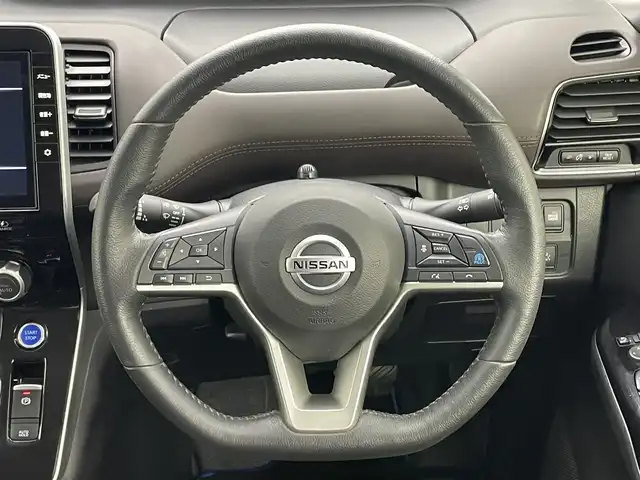 日産 セレナ e－パワー ハイウェイスター G 岡山県 2020(令2)年 3.8万km ブリリアントホワイトパール プロパイロット/１１インチフリップダウンモニター/純正１０インチナビ/（Bluetooth/フルセグTV/CD/DVD/Blu-ray）/合皮シート/エマージェンシーブレーキ/アラウンドビューモニター/デジタルインナーミラー/ビルトインＥＴＣ/ＬＥＤヘッドライト/オートハイビーム/ブラインドスポットモニター/ドライブレコーダー（前）/シートヒーター/ステアリングヒーター/オートホールド/両側パワースライドドア/取扱説明書