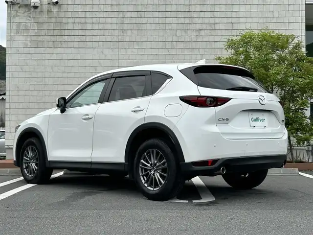 マツダ ＣＸ－５ XD スマートエディション 愛媛県 2020(令2)年 8万km スノーフレイクホワイトパールマイカ 純正ナビ（マツダコネクト）/・Bluetooth/・CD/DVD/・USB/・FM/AM/フルセグTV/３６０°ビュー・モニター/ETC/USB入力端子/レーダークルーズコントロール/ヘッドアップディスプレイ/衝突軽減システム/レーンキープアシスト/オートライト/コーナーセンサー/純正17インチAW/純正フロアマット/LEDヘッドライト/革巻きステアリング/ステアリングスイッチ/電動パーキングブレーキ/スマートキー/スペアキー/取扱説明書