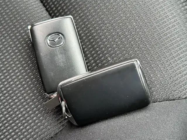 マツダ ＣＸ－５ XD スマートエディション 愛媛県 2020(令2)年 8万km スノーフレイクホワイトパールマイカ 純正ナビ（マツダコネクト）/・Bluetooth/・CD/DVD/・USB/・FM/AM/フルセグTV/３６０°ビュー・モニター/ETC/USB入力端子/レーダークルーズコントロール/ヘッドアップディスプレイ/衝突軽減システム/レーンキープアシスト/オートライト/コーナーセンサー/純正17インチAW/純正フロアマット/LEDヘッドライト/革巻きステアリング/ステアリングスイッチ/電動パーキングブレーキ/スマートキー/スペアキー/取扱説明書