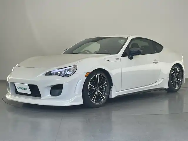 トヨタ ８６ GT 愛知県 2015(平27)年 5万km クリスタルホワイトパール ６速ＭＴ車　純正メモリナビ　フルセグＴＶ　Ｂｌｕｅｔｏｏｔｈ　バックカメラ　ＨＫＳ車高調　ＴＲＤ４本出しマフラー　社外エアロ　社外ランプ　シーケンシャルウィンカー　ＥＴＣ　純正１７インチアルミ　禁煙車