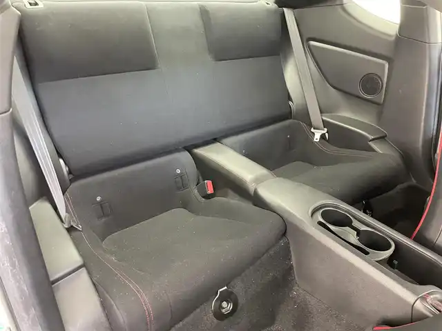 トヨタ ８６ GT 愛知県 2015(平27)年 5万km クリスタルホワイトパール ６速ＭＴ車　純正メモリナビ　フルセグＴＶ　Ｂｌｕｅｔｏｏｔｈ　バックカメラ　ＨＫＳ車高調　ＴＲＤ４本出しマフラー　社外エアロ　社外ランプ　シーケンシャルウィンカー　ＥＴＣ　純正１７インチアルミ　禁煙車