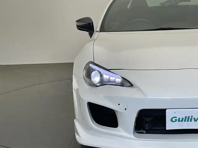 トヨタ ８６ GT 愛知県 2015(平27)年 5万km クリスタルホワイトパール ６速ＭＴ車　純正メモリナビ　フルセグＴＶ　Ｂｌｕｅｔｏｏｔｈ　バックカメラ　ＨＫＳ車高調　ＴＲＤ４本出しマフラー　社外エアロ　社外ランプ　シーケンシャルウィンカー　ＥＴＣ　純正１７インチアルミ　禁煙車