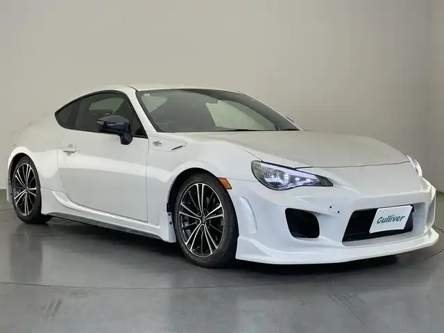 トヨタ ８６ GT 愛知県 2015(平27)年 5万km クリスタルホワイトパール ６速ＭＴ車　純正メモリナビ　フルセグＴＶ　Ｂｌｕｅｔｏｏｔｈ　バックカメラ　ＨＫＳ車高調　ＴＲＤ４本出しマフラー　社外エアロ　社外ランプ　シーケンシャルウィンカー　ＥＴＣ　純正１７インチアルミ　禁煙車