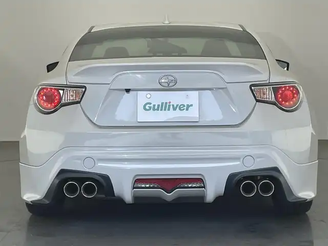 トヨタ ８６ GT 愛知県 2015(平27)年 5万km クリスタルホワイトパール ６速ＭＴ車　純正メモリナビ　フルセグＴＶ　Ｂｌｕｅｔｏｏｔｈ　バックカメラ　ＨＫＳ車高調　ＴＲＤ４本出しマフラー　社外エアロ　社外ランプ　シーケンシャルウィンカー　ＥＴＣ　純正１７インチアルミ　禁煙車