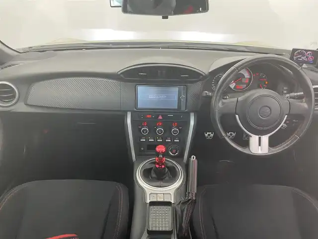 トヨタ ８６ GT 愛知県 2015(平27)年 5万km クリスタルホワイトパール ６速ＭＴ車　純正メモリナビ　フルセグＴＶ　Ｂｌｕｅｔｏｏｔｈ　バックカメラ　ＨＫＳ車高調　ＴＲＤ４本出しマフラー　社外エアロ　社外ランプ　シーケンシャルウィンカー　ＥＴＣ　純正１７インチアルミ　禁煙車