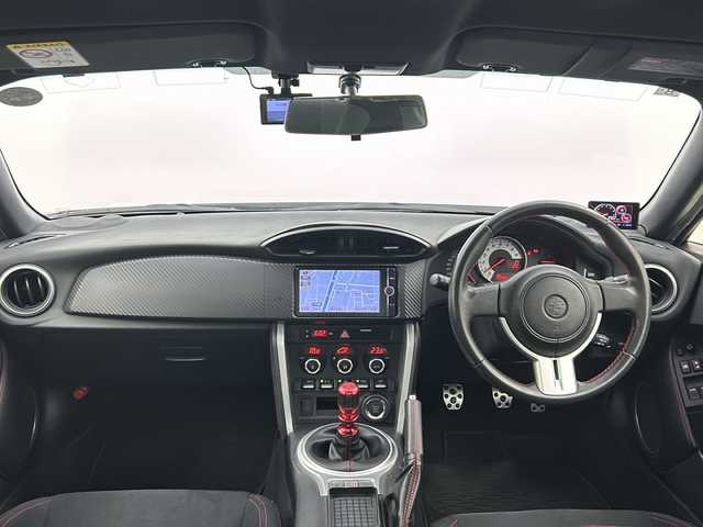 トヨタ ８６ GT 大阪府 2015(平27)年 5万km クリスタルホワイトパール 純正ナビ/社外フロントバンパー/TRDリアバンパー/TRDリアスポイラー/TRD４本出しマフラー/HKS車高調/BLITZサクションキット/社外ライト/シーケンシャルウィンカー/純正AW/バックカメラ/フルセグTV/Bluetooth/ETC