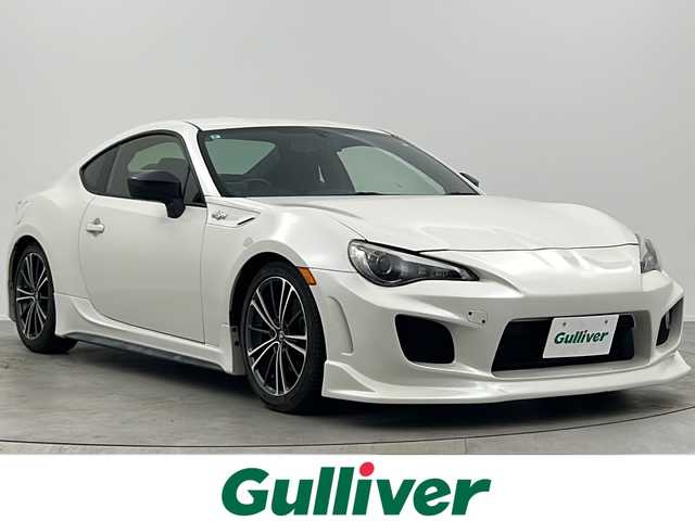 トヨタ ８６ GT 大阪府 2015(平27)年 5万km クリスタルホワイトパール 純正ナビ/社外フロントバンパー/TRDリアバンパー/TRDリアスポイラー/TRD４本出しマフラー/HKS車高調/BLITZサクションキット/社外ライト/シーケンシャルウィンカー/純正AW/バックカメラ/フルセグTV/Bluetooth/ETC