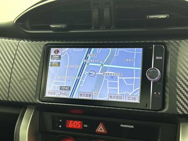 トヨタ ８６ GT 大阪府 2015(平27)年 5万km クリスタルホワイトパール 純正ナビ/社外フロントバンパー/TRDリアバンパー/TRDリアスポイラー/TRD４本出しマフラー/HKS車高調/BLITZサクションキット/社外ライト/シーケンシャルウィンカー/純正AW/バックカメラ/フルセグTV/Bluetooth/ETC