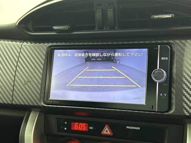 トヨタ ８６ GT 大阪府 2015(平27)年 5万km クリスタルホワイトパール 純正ナビ/社外フロントバンパー/TRDリアバンパー/TRDリアスポイラー/TRD４本出しマフラー/HKS車高調/BLITZサクションキット/社外ライト/シーケンシャルウィンカー/純正AW/バックカメラ/フルセグTV/Bluetooth/ETC