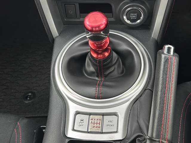 トヨタ ８６ GT 大阪府 2015(平27)年 5万km クリスタルホワイトパール 純正ナビ/社外フロントバンパー/TRDリアバンパー/TRDリアスポイラー/TRD４本出しマフラー/HKS車高調/BLITZサクションキット/社外ライト/シーケンシャルウィンカー/純正AW/バックカメラ/フルセグTV/Bluetooth/ETC