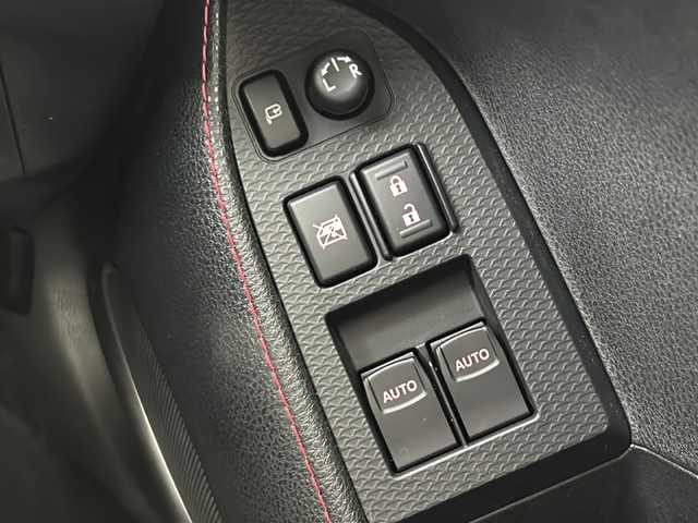 トヨタ ８６ GT 大阪府 2015(平27)年 5万km クリスタルホワイトパール 純正ナビ/社外フロントバンパー/TRDリアバンパー/TRDリアスポイラー/TRD４本出しマフラー/HKS車高調/BLITZサクションキット/社外ライト/シーケンシャルウィンカー/純正AW/バックカメラ/フルセグTV/Bluetooth/ETC