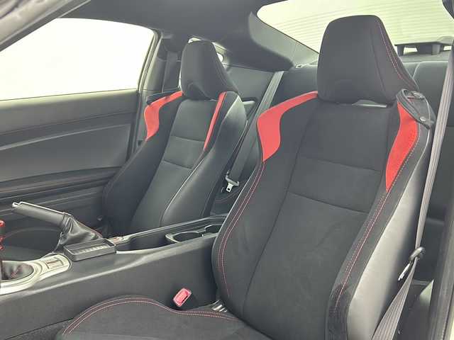 トヨタ ８６ GT 大阪府 2015(平27)年 5万km クリスタルホワイトパール 純正ナビ/社外フロントバンパー/TRDリアバンパー/TRDリアスポイラー/TRD４本出しマフラー/HKS車高調/BLITZサクションキット/社外ライト/シーケンシャルウィンカー/純正AW/バックカメラ/フルセグTV/Bluetooth/ETC