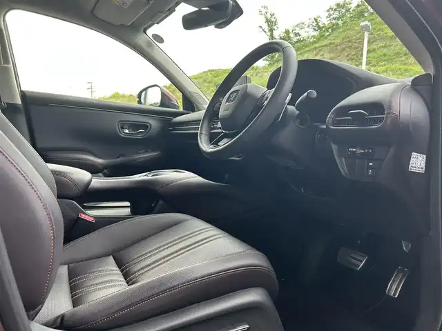ホンダ ＺＲ－Ｖ ハイブリッド e:HEV Z 福島県 2023(令5)年 1.3万km ワイン 登録時走行距離：12375KM/4WD/純正ナビ/(フルセグTV/BT/AM/FM/USB)/パワーアウトレット/プッシュスタート/ビルトインETC2.0/左右独立エアコン/シートヒーター/（D席/P席）/ステアリングヒーター/パワーシート/（D席/P席）/メモリーシート/レザーシート/ISOFIX/パドルシフト/追従クルコン/ステアリングスイッチ/パワーバックドア/電動格納ミラー/ウィンカーミラー/純正AW/コーナーセンサー/純正LEDヘッドライト/横滑り防止装置/オートライト/アラウンドビューモニター/自動防眩インナーミラー/ボタン式シフトレバー/走行モード切替/（スポーツ/コンフォート/スノウ）/ヒルディセントコントロール/カーテンシールドエアバック/（F/R）
