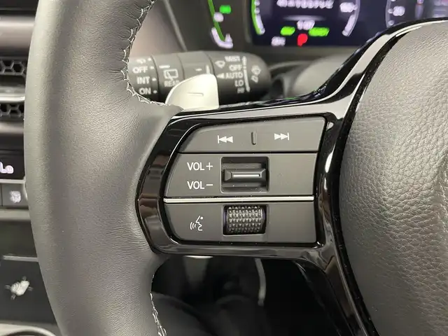ホンダ ＺＲ－Ｖ ハイブリッド e:HEV Z 大分県 2023(令5)年 1.3万km ワイン 色コード：R578M/純正ナビ/フルセグTV/BT/USB/ビルトインETC2.0/左右独立エアコン/前席シートヒーター/ステアリングヒーター/前席パワーシート/レザーシート/ISOFIX/パドルシフト/追従クルコン/ステアリングスイッチ/パワーバックドア/純正18インチAW/コーナーセンサー/オートLEDヘッドライト/アラウンドビューモニター/自動防眩インナーミラー