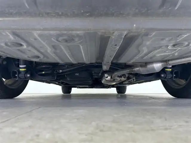トヨタ ヴォクシー ハイブリッド S－Z 千葉県 2022(令4)年 2.5万km アティチュードブラックマイカ 禁煙車/13.2型有機EL後席ディスプレイ/トヨタセーフティセンス/　・プリクラッシュセーフティ/　・オートマチックハイビーム /　・レーンディパーチャーアラート（LDA）/　・ロードサインアシスト（RSA）（道路標識認識支援）/　・先行車発進お知らせ機能/快適利便パッケージ/　・ハンズフリーデュアルパワースライドドア/　・パワーバックドア/　・ステアリングヒーター/　・２列目オットマン/シートヒーター/   ・ナノイーX/10.5インチディスプレイオーディオ/　・CD/DVD TVキッド付き/HDMI端子/ETC2.0/両側パワースライドドア/レーダークルーズコントロール/コーナーセンサー/AC100V/純正17インチアルミホイール