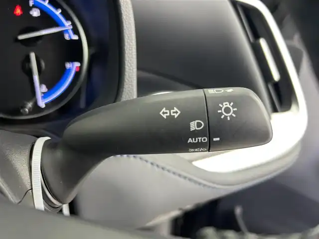 トヨタ ヴォクシー ハイブリッド S－Z 千葉県 2022(令4)年 2.5万km アティチュードブラックマイカ 禁煙車/13.2型有機EL後席ディスプレイ/トヨタセーフティセンス/　・プリクラッシュセーフティ/　・オートマチックハイビーム /　・レーンディパーチャーアラート（LDA）/　・ロードサインアシスト（RSA）（道路標識認識支援）/　・先行車発進お知らせ機能/快適利便パッケージ/　・ハンズフリーデュアルパワースライドドア/　・パワーバックドア/　・ステアリングヒーター/　・２列目オットマン/シートヒーター/   ・ナノイーX/10.5インチディスプレイオーディオ/　・CD/DVD TVキッド付き/HDMI端子/ETC2.0/両側パワースライドドア/レーダークルーズコントロール/コーナーセンサー/AC100V/純正17インチアルミホイール