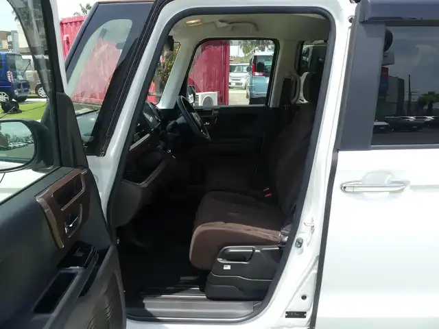 ホンダ Ｎ ＢＯＸ G･EX Hセンシング カッパーブラウンスタイル 千葉県 2019(平31)年 3.3万km プラチナホワイトパール ホンダセンシング/・衝突軽減ブレーキ（CMBS）/・車線維持支援システム（LKAS）/・アダプティブクルーズコントロール（ACC）/・後方誤発進抑制機能/・誤発進抑制機能/両側パワースライドドア/純正メモリーナビ/地デジTV/【DVD/CD再生機能　Bluetooth接続】/バックカメラ/ドライブレコーダー/ETC/LEDヘッドライト/ウインカーミラー/リアコーナーセンサー/スマートキー