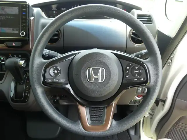 ホンダ Ｎ ＢＯＸ G･EX Hセンシング カッパーブラウンスタイル 千葉県 2019(平31)年 3.3万km プラチナホワイトパール ホンダセンシング/・衝突軽減ブレーキ（CMBS）/・車線維持支援システム（LKAS）/・アダプティブクルーズコントロール（ACC）/・後方誤発進抑制機能/・誤発進抑制機能/両側パワースライドドア/純正メモリーナビ/地デジTV/【DVD/CD再生機能　Bluetooth接続】/バックカメラ/ドライブレコーダー/ETC/LEDヘッドライト/ウインカーミラー/リアコーナーセンサー/スマートキー